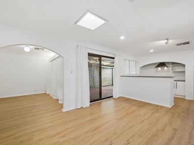 82 Regency Drive, Thornlie WA 6108