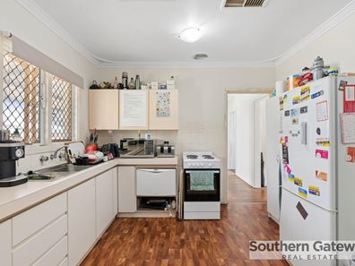 18 Hambledon Crescent, Armadale WA 6112