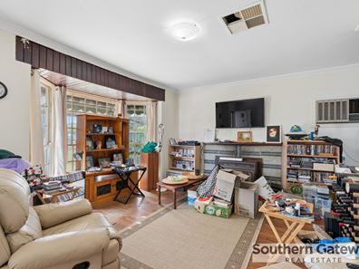 18 Hambledon Crescent, Armadale WA 6112