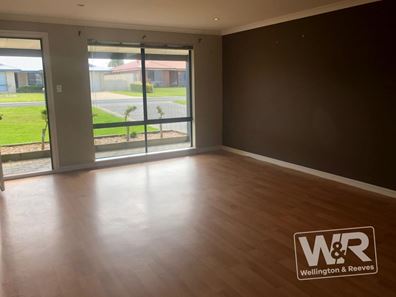 8 Kitcher Parade, Mckail WA 6330