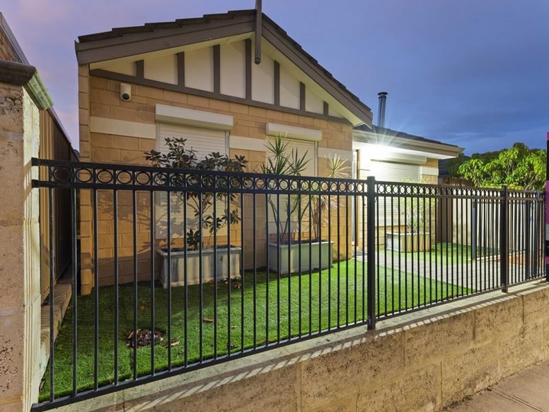 16 Darton Loop, Bertram