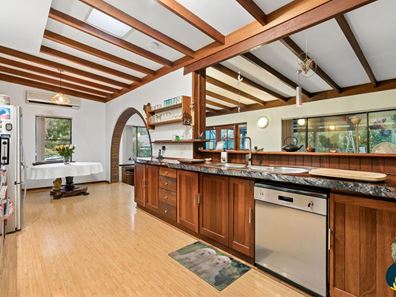 15 Hall Road, Roleystone WA 6111