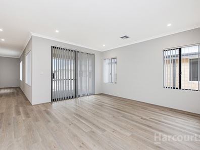 13 Larcom Road, Lakelands WA 6180