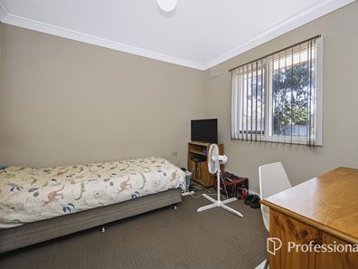 4/43 Golders Way, Girrawheen WA 6064