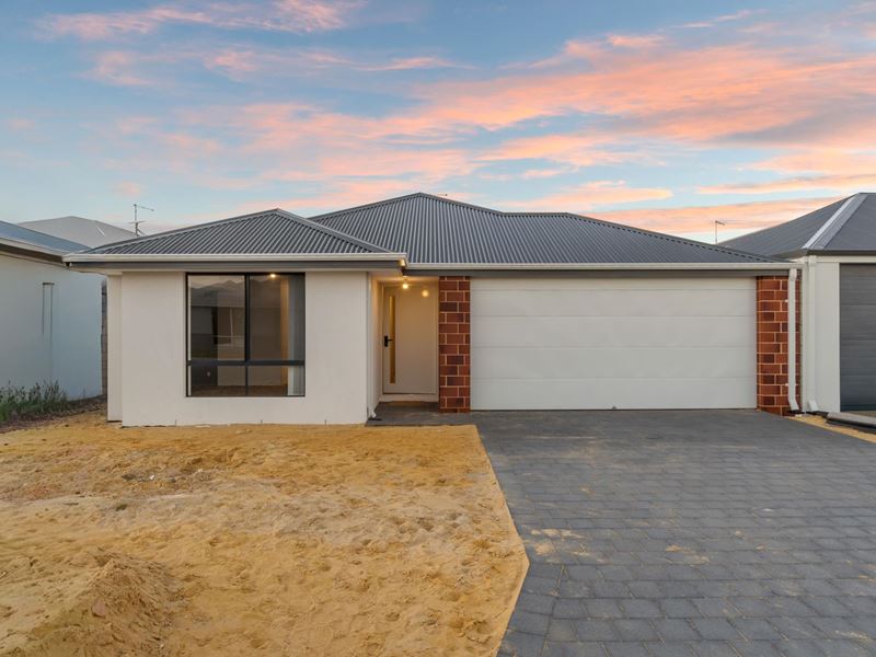 11 Kembla Way, Lakelands WA 6180