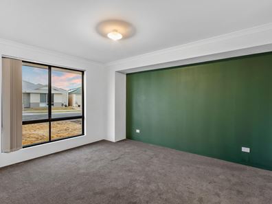 11 Kembla Way, Lakelands WA 6180