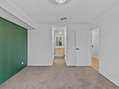 11 Kembla Way, Lakelands WA 6180