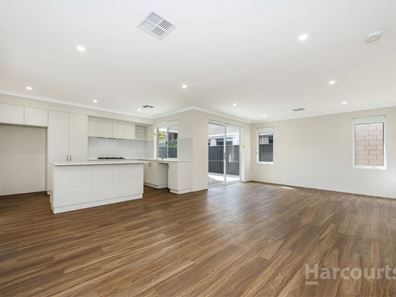 1/11 Murray Crescent, Halls Head WA 6210