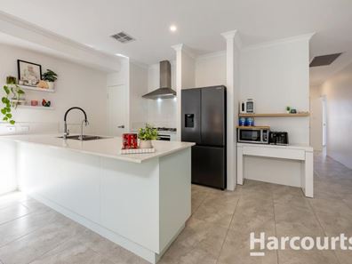 11 Isabelline Terrace, Eglinton WA 6034