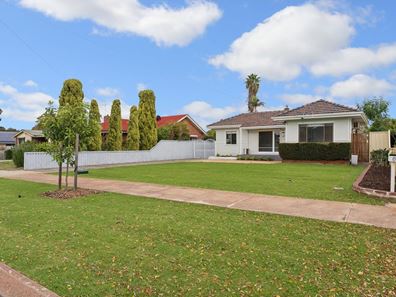 8 Finnan Street, Cloverdale WA 6105