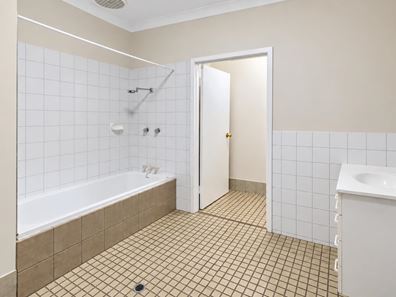 12E Johnston Street, Boulder WA 6432