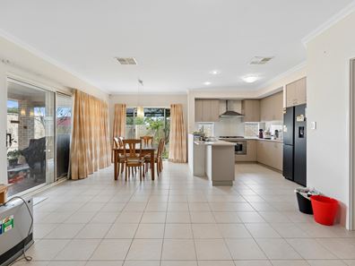 9 Claridge Circle, Thornlie WA 6108