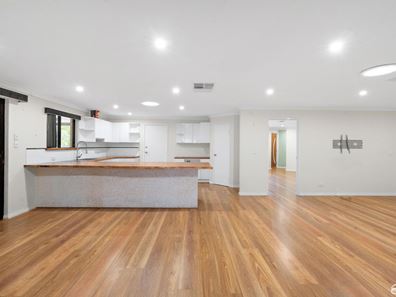 238 Seville Drive, Seville Grove WA 6112