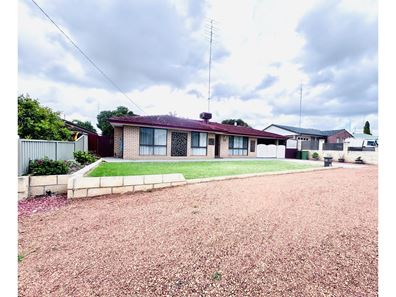 32 Jackson Street, Waroona WA 6215