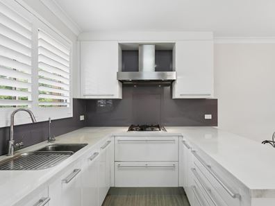 9/12 Mcnamara Way, Cottesloe WA 6011
