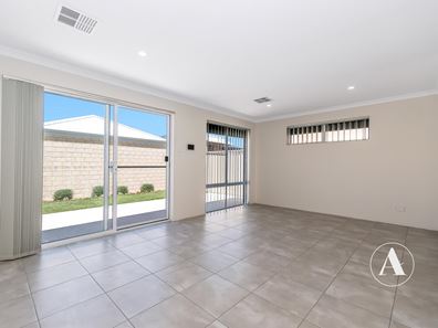 37 Pierrepoint  Loop, Champion Lakes WA 6111