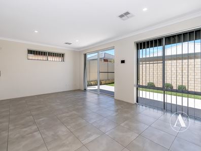 37 Pierrepoint  Loop, Champion Lakes WA 6111