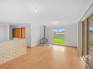 16 Seville Way, Orana WA 6330