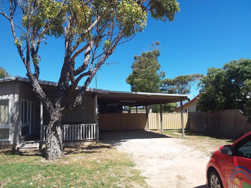 4 Lesueur Drive, Jurien Bay