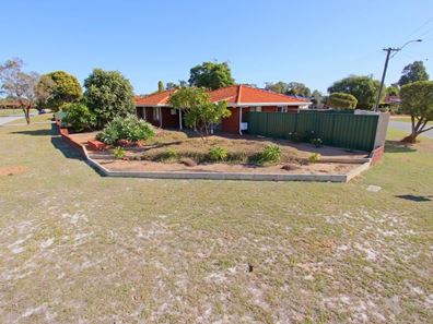 74 Connemara Drive, Thornlie WA 6108