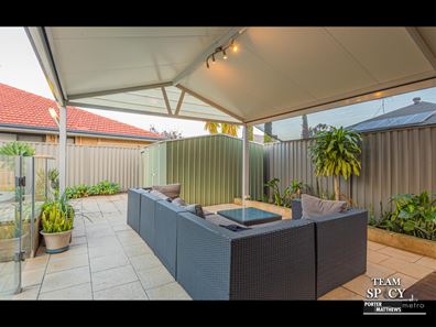 6 Kobuk Street, Piara Waters WA 6112