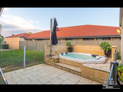 6 Kobuk Street, Piara Waters WA 6112
