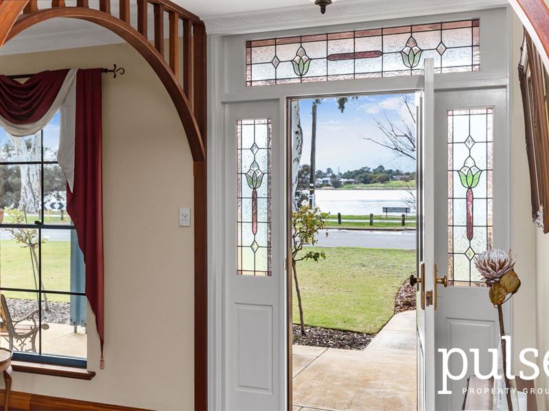 363A Riverton Drive North, Shelley