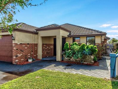 32 Almond Ave, Shoalwater WA 6169