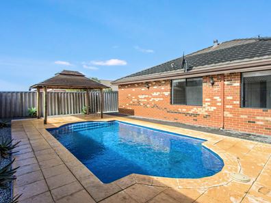 32 Almond Ave, Shoalwater WA 6169