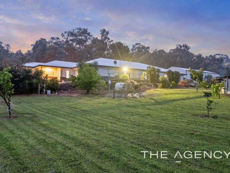 120 Osmond Glen, Sawyers Valley