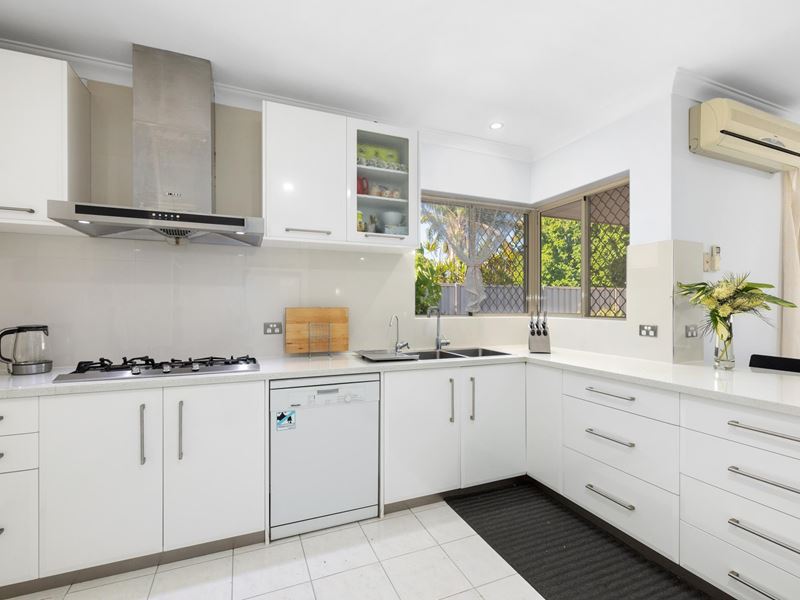 2/28 Edgecumbe Street, Como