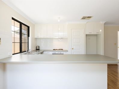 5 Cue Cove, Bentley WA 6102