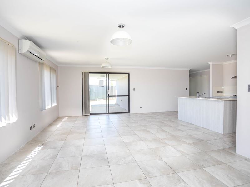 2 Hickman Drive, Piara Waters WA 6112