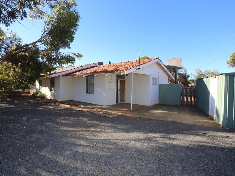 30 Saltbush Road, Kambalda West