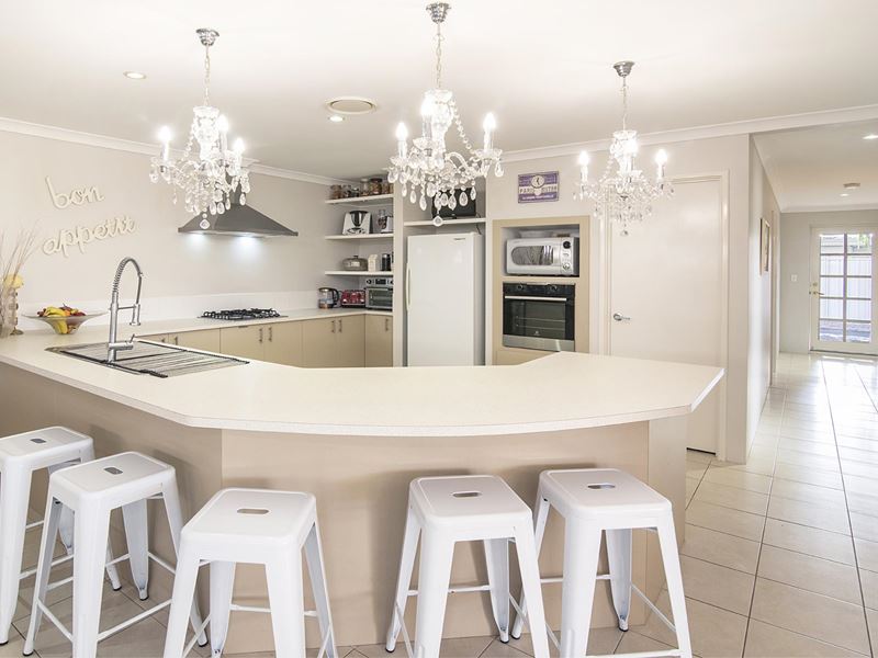 1/3 Albatross Court, Broadwater