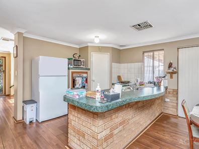 14 Lavender Gardens, Halls Head WA 6210