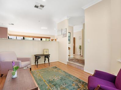 1/3 Kitchener Road, Melville WA 6156