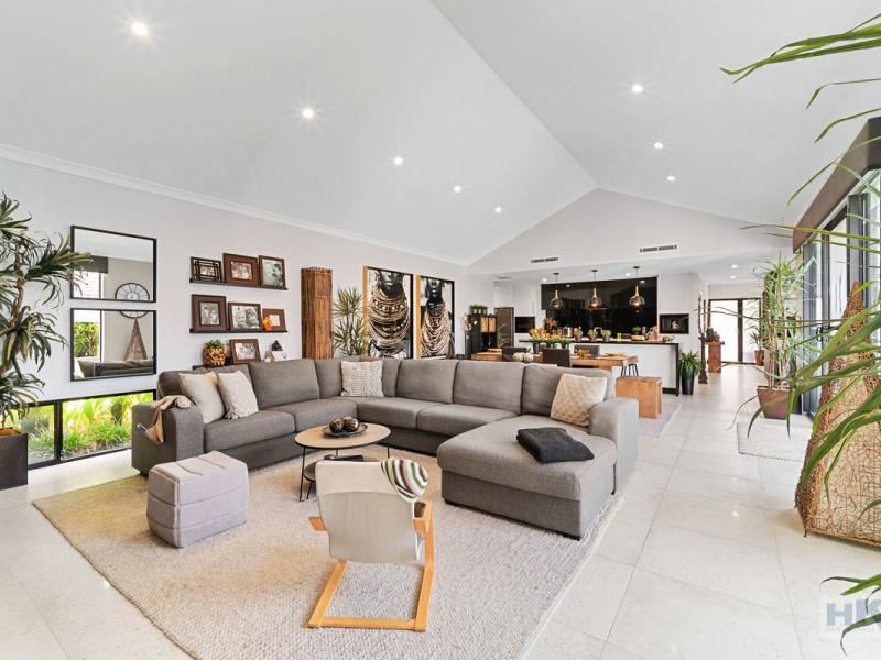 18 Windermere Boulevard, Aveley