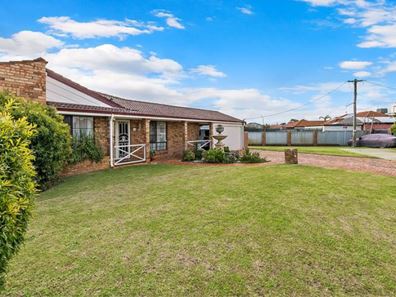 13 Cowan Place, Safety Bay WA 6169