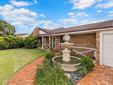 13 Cowan Place, Safety Bay WA 6169