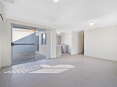 7/2 Positano Crescent, Yangebup WA 6164