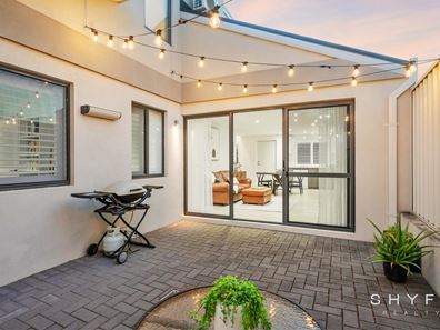 4/12 Laurence  Road, Innaloo WA 6018