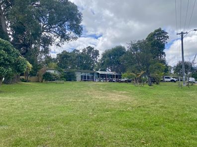 14 Hesse Street, Waroona WA 6215