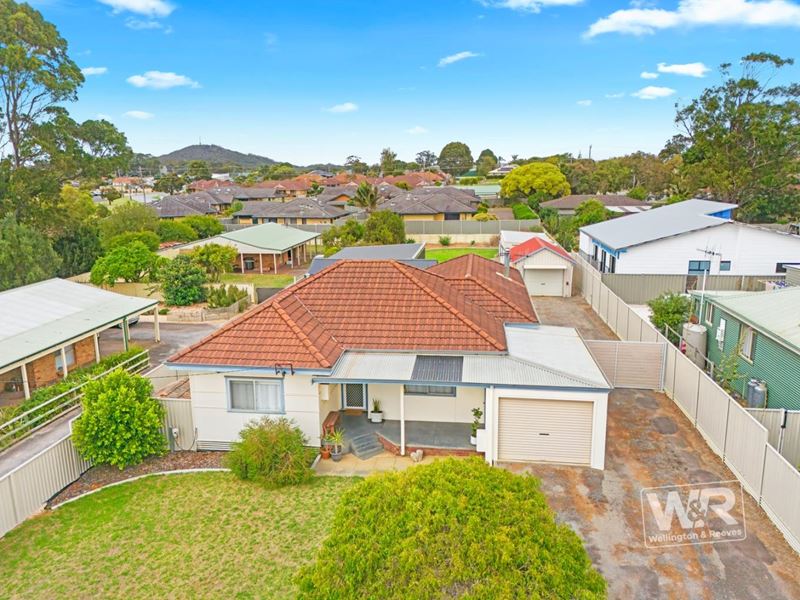 5 Minor Road, Orana WA 6330
