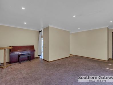 4 Gamblin Way, Parmelia WA 6167
