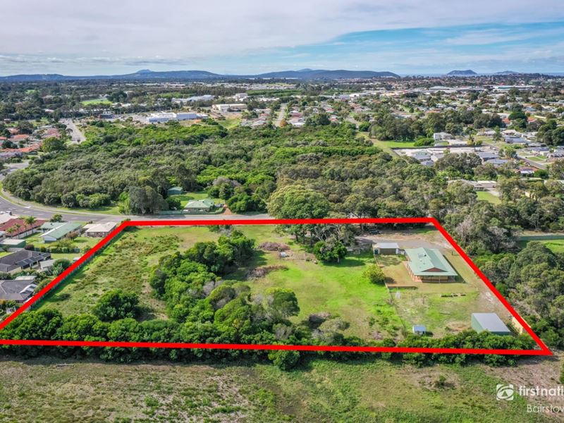 49 Le Grande Avenue, Mckail