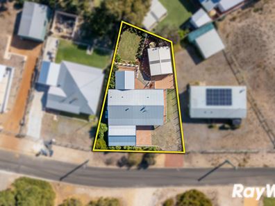 4 Chalet Vale, Preston Beach WA 6215