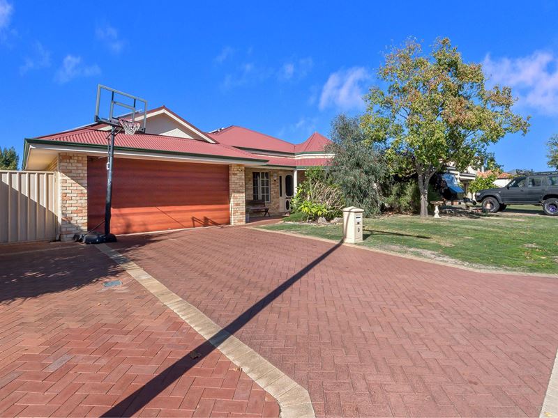 9 Castleton Way, Canning Vale WA 6155