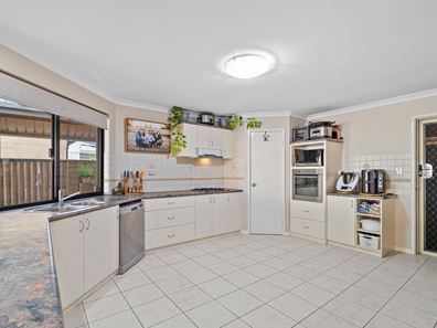 21 Redcliffe Road, Greenfields WA 6210