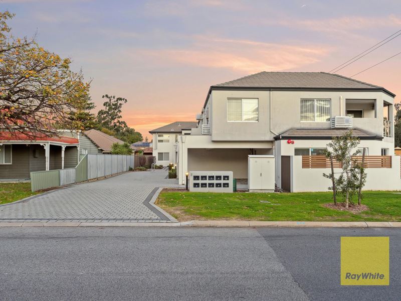 1/2 Wallace Street, Belmont